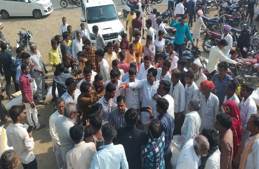 Watch VIDEO: Congress MLA got the fertilizer looted in Ratlam