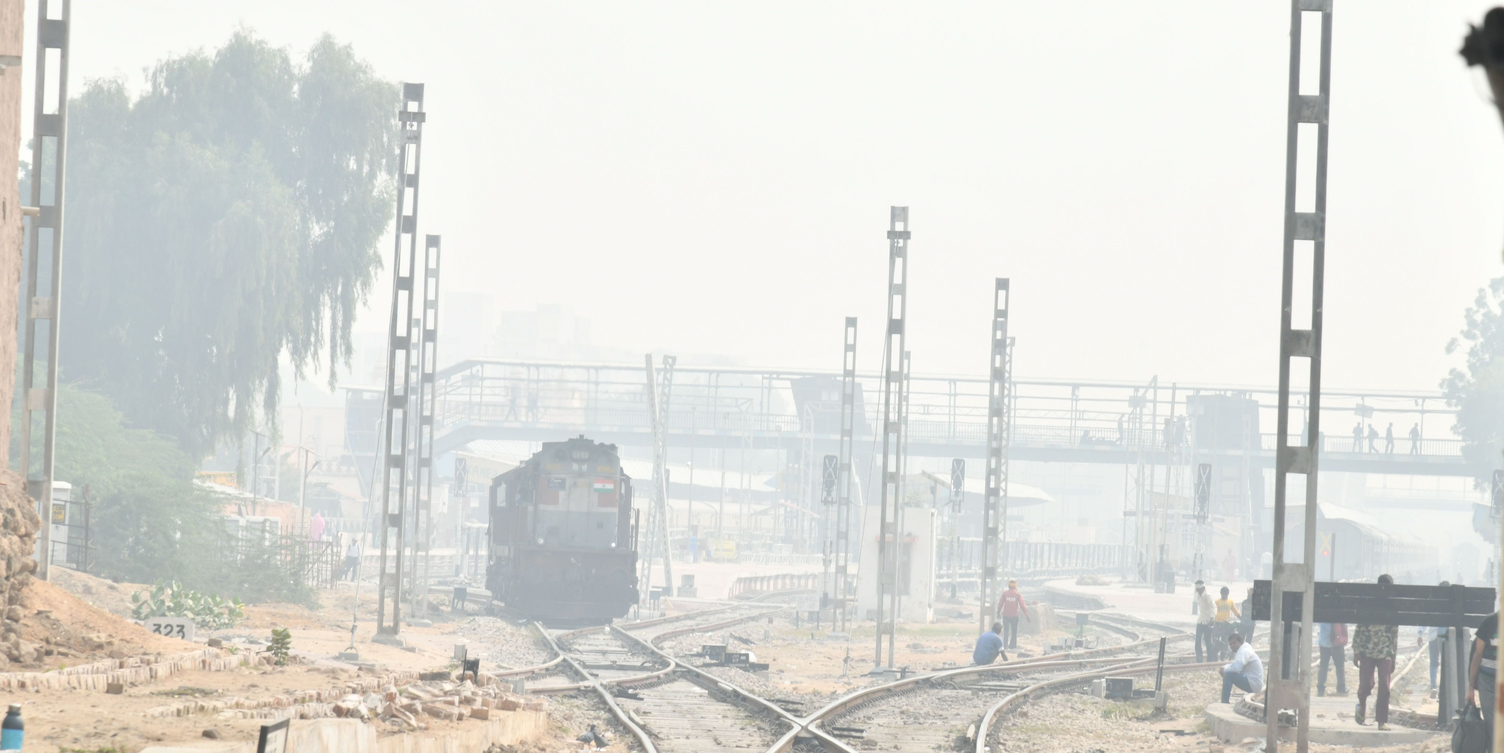 कार्तिक माह बीतने के बाद अब धीरे-धीरे मौसम में बदलाव नजर आने लगा है।