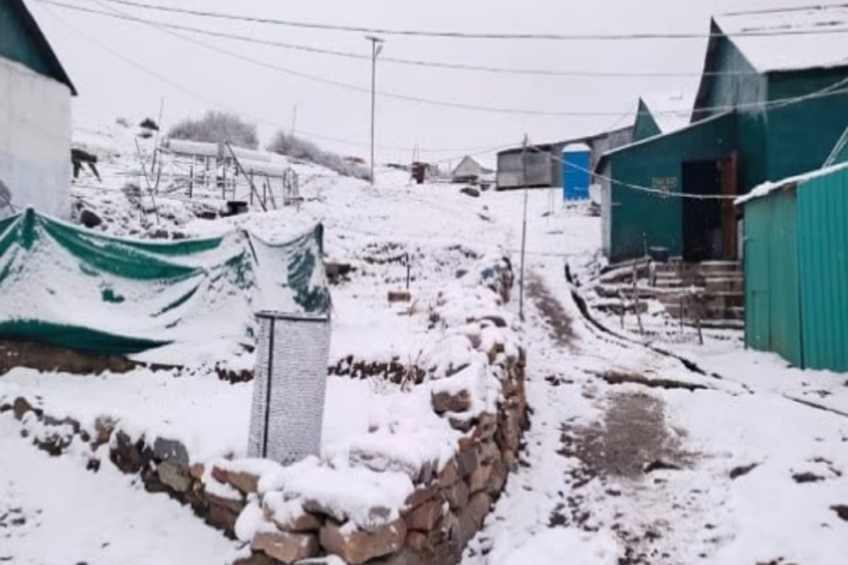 Weather Updates : उत्तराखंड के दारमा घाटी में ताजा हिमपात, खुशी से खिले चेहरे