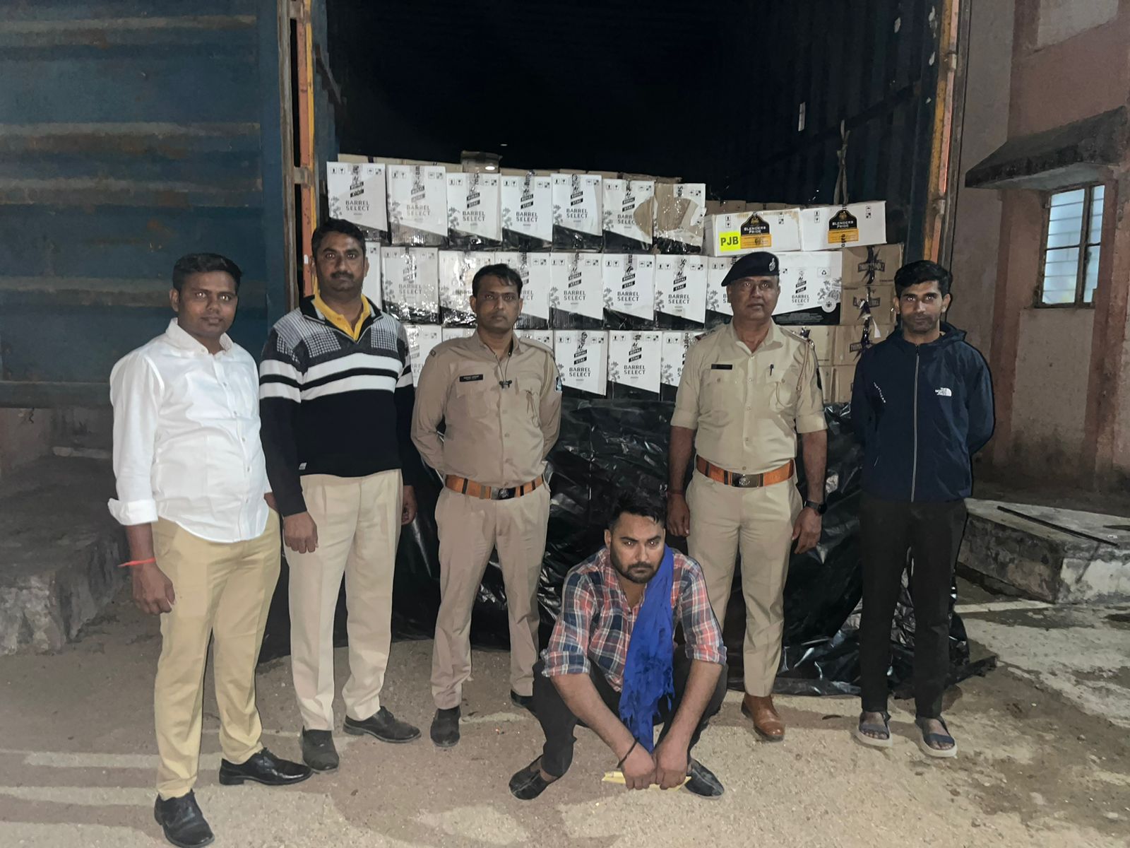 राजस्थान पुलिस की यह कैसी चौकसी, राजस्थान से निकला, गुजरात बॉर्डर पर पकड़ा