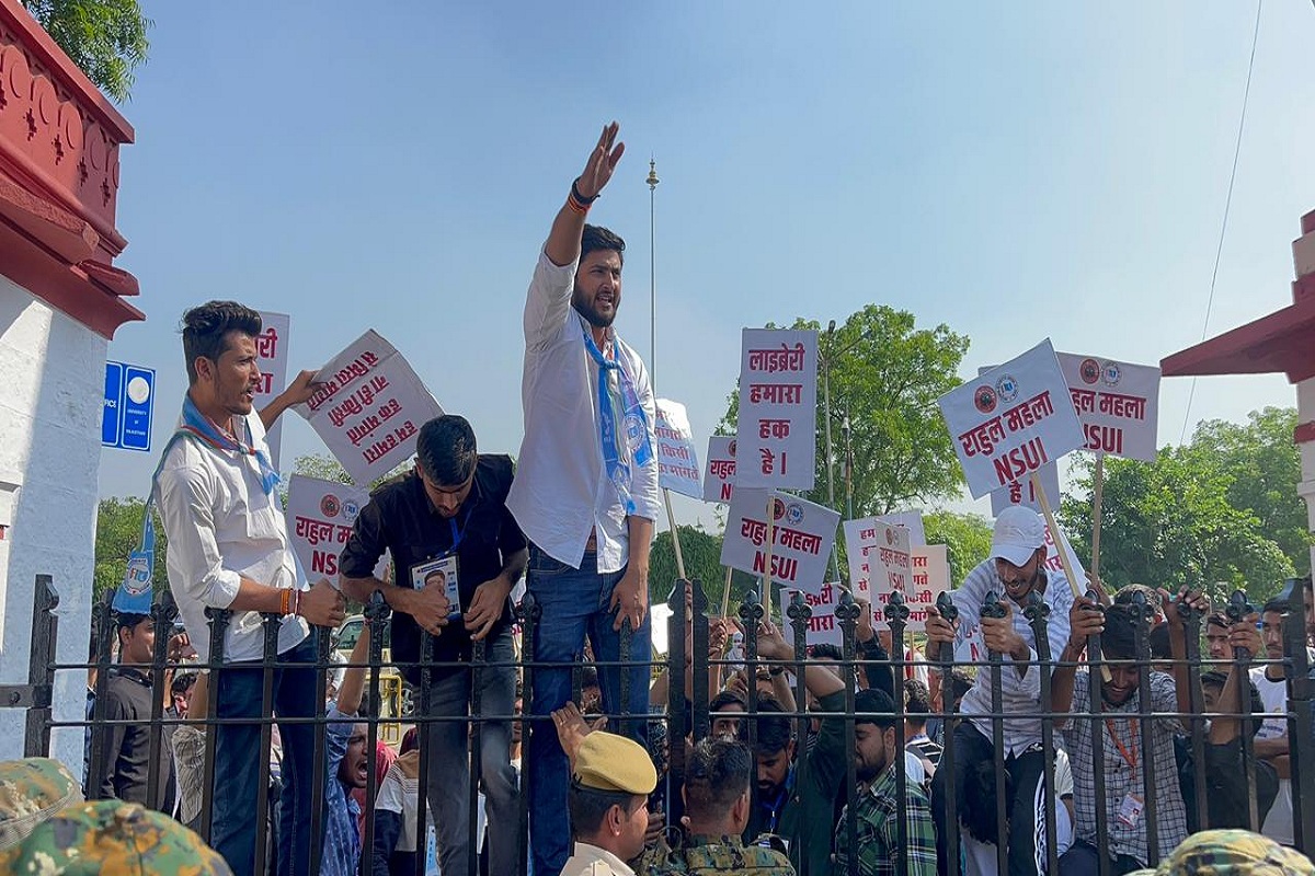 एक सप्ताह में नहीं खुली लाइब्रेरी तो जेएलएन रोड जाम करेंगे स्टूडेंट्स