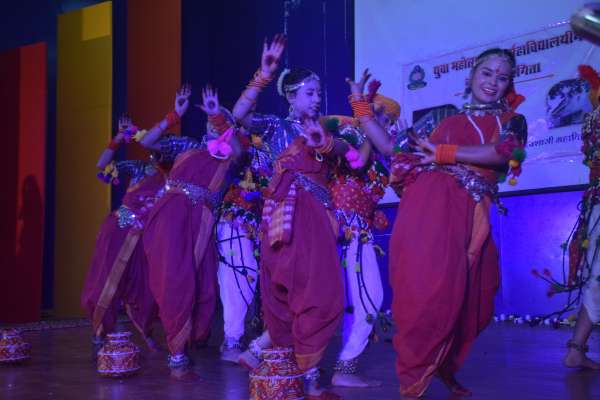 युवा महोत्सव 