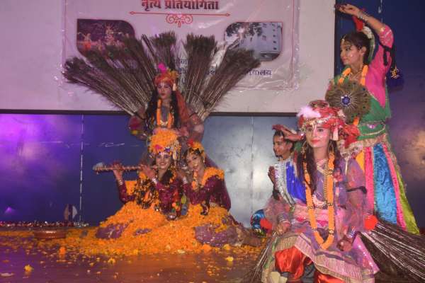 युवा महोत्सव 