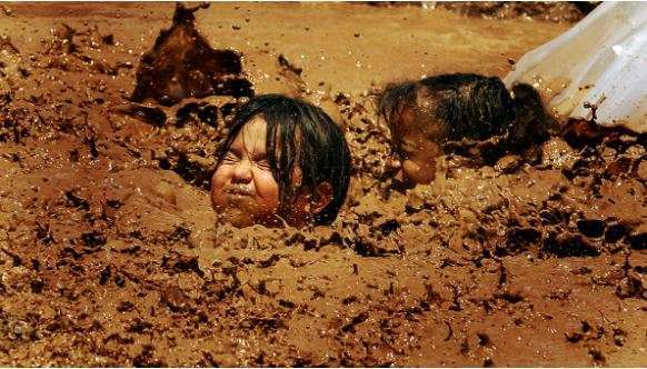 यहां पर लोगों के साथ भूतों का इलाज होता है।