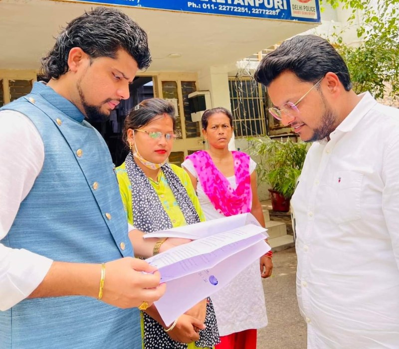 वकालत की डिग्री नहीं, फिर भी केस कराने या बचाने की इतना लेते हैं फीस 'दीपक सारस्वत'