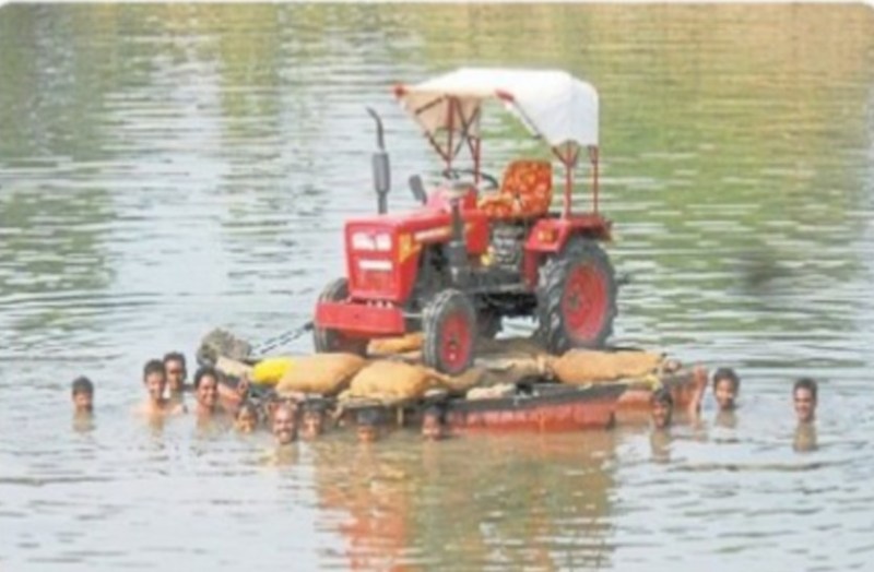 tractor_on_boat_in_rajasthan.jpg