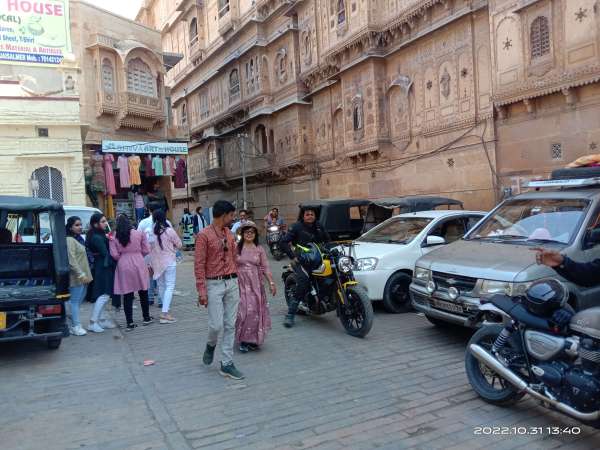 स्वर्णनगरी में सैलानियों का रैला