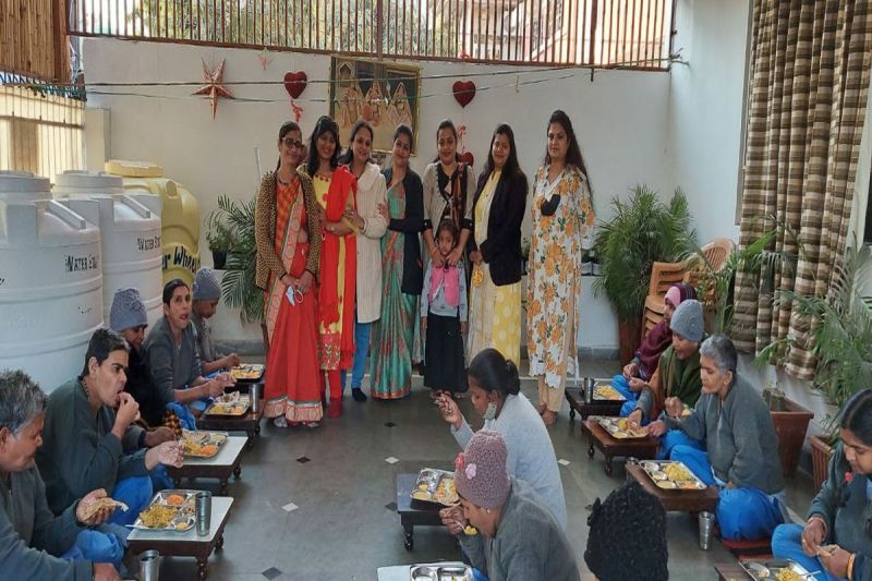 World Kindness Day: अकेलेपन को दूर कर अपनेपन का करा रहे अहसास