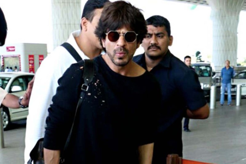 Shah Rukh Khan को एयरपोर्ट पर नहीं रोका गया