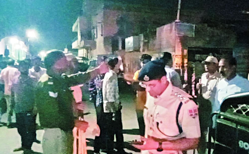 गाड़ी से कुचलकर हत्या करने का आरोप
