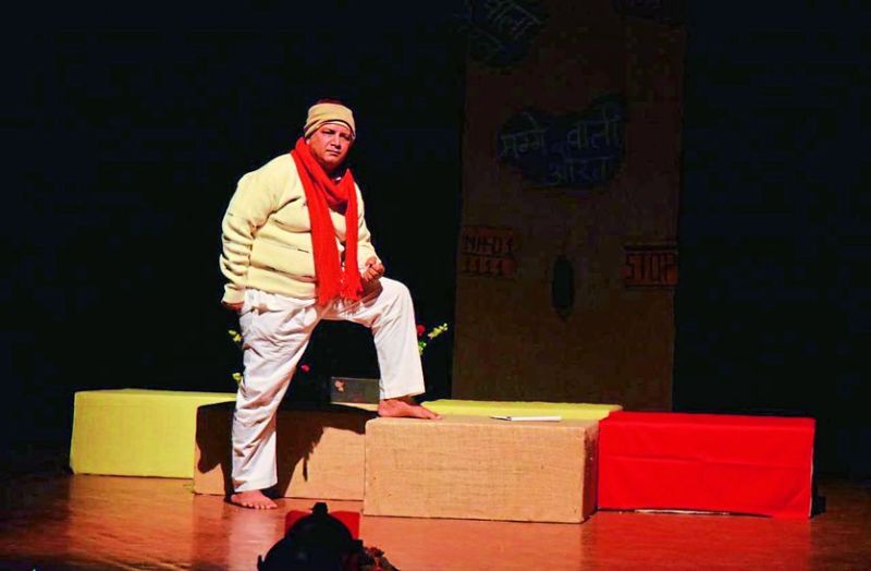 कुमुद मिश्रा ने 'शक्कर के पांच दाने' नाटक का किया मंचन