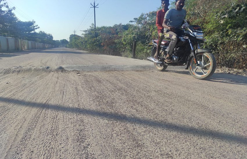 7 breakers made in 700 meter road, people getting injured