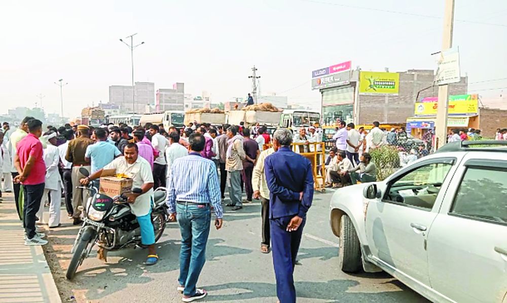 थाने पर प्रदर्शन, दो बार किया राजमार्ग जाम
