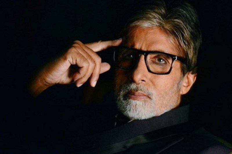 80 के Amitabh Bachchan पर 800 करोड़ का दाव