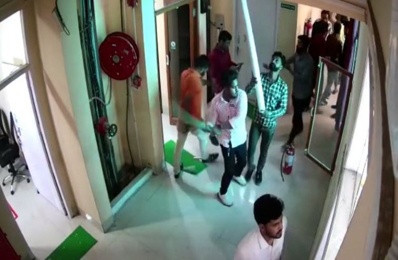 Fierce vandalism at Rojwas toll block for one hour