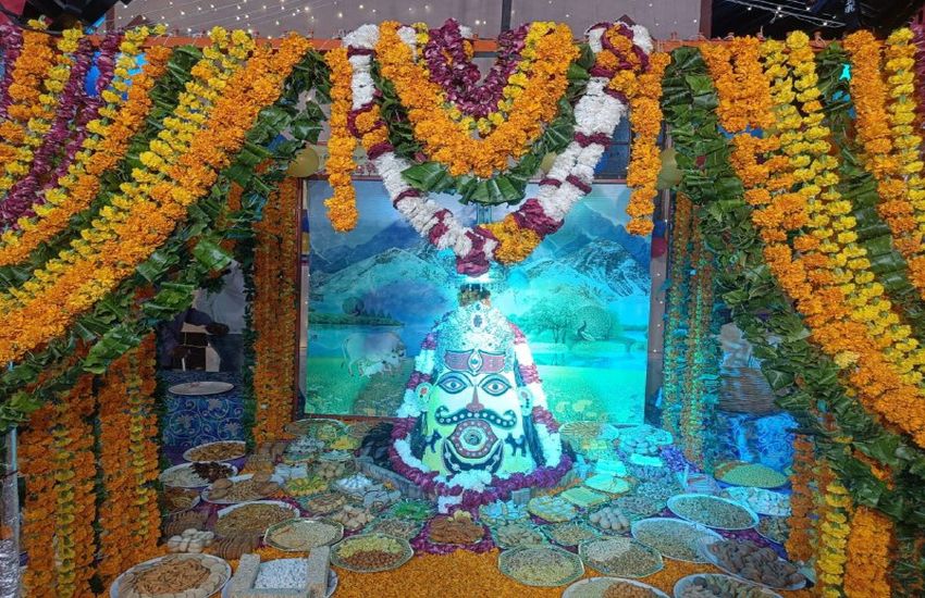 भैरवाष्टमी - घरों व मंदिरों में भैरव प्रतिमाओं का अभिषेक-पूजन
