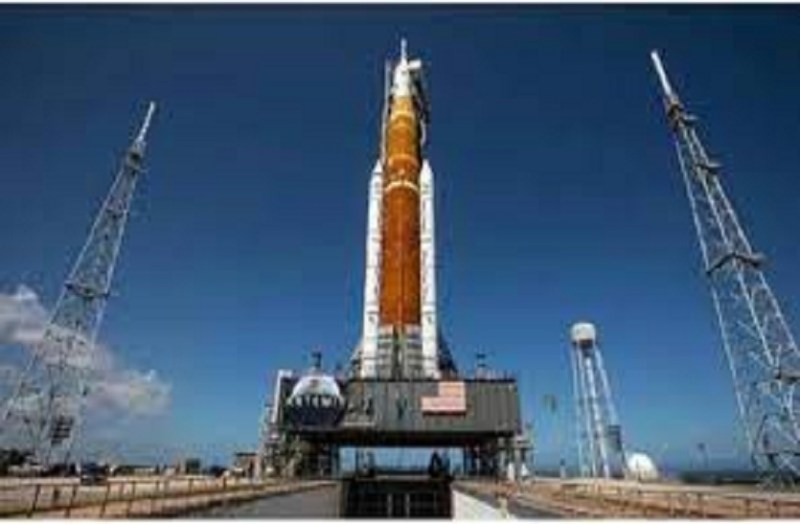 नासा का मून मिशन लॉन्च, तीसरे प्रयास में चांद की कक्षा में भेजा शक्तिशाली रॉकेट