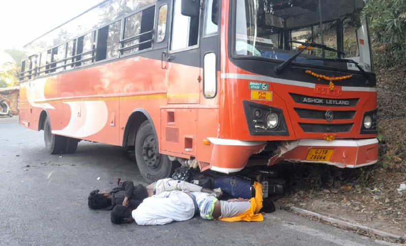 Mount Abu: गुजरात रोडवेज बस की टक्कर से बाइक सवार तीन युवकों की दर्दनाक मौत
