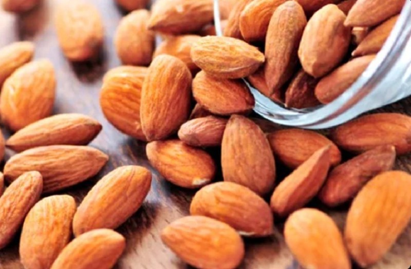 Dry Fruits: सर्दी बढ़ने के साथ ही बढ़ने लगे ड्राई फ्रूट के दाम