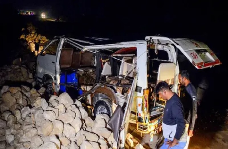 20 killed after van falls into water-filled ditch in Pakistan's Sindh/ image-twitter