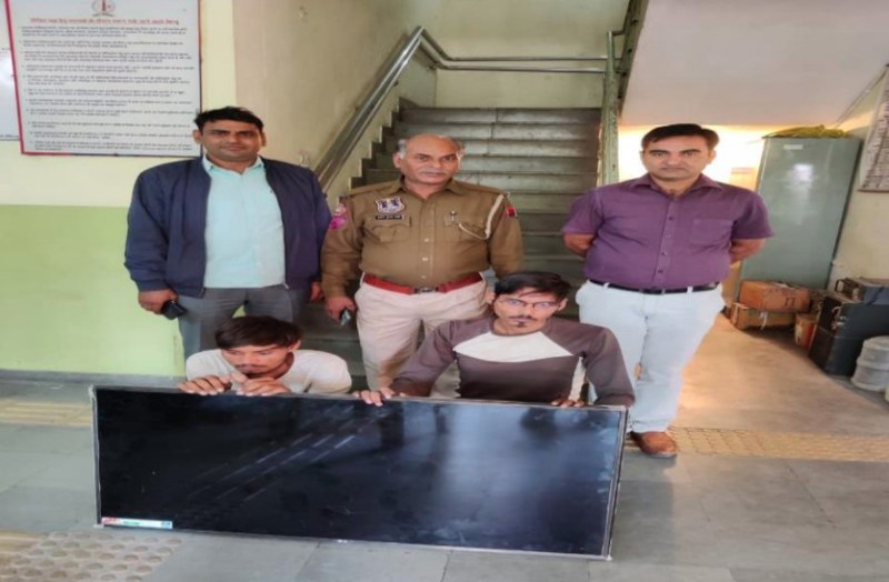 sanganer police: Theft in Anganwadi center, two miscreants arrested