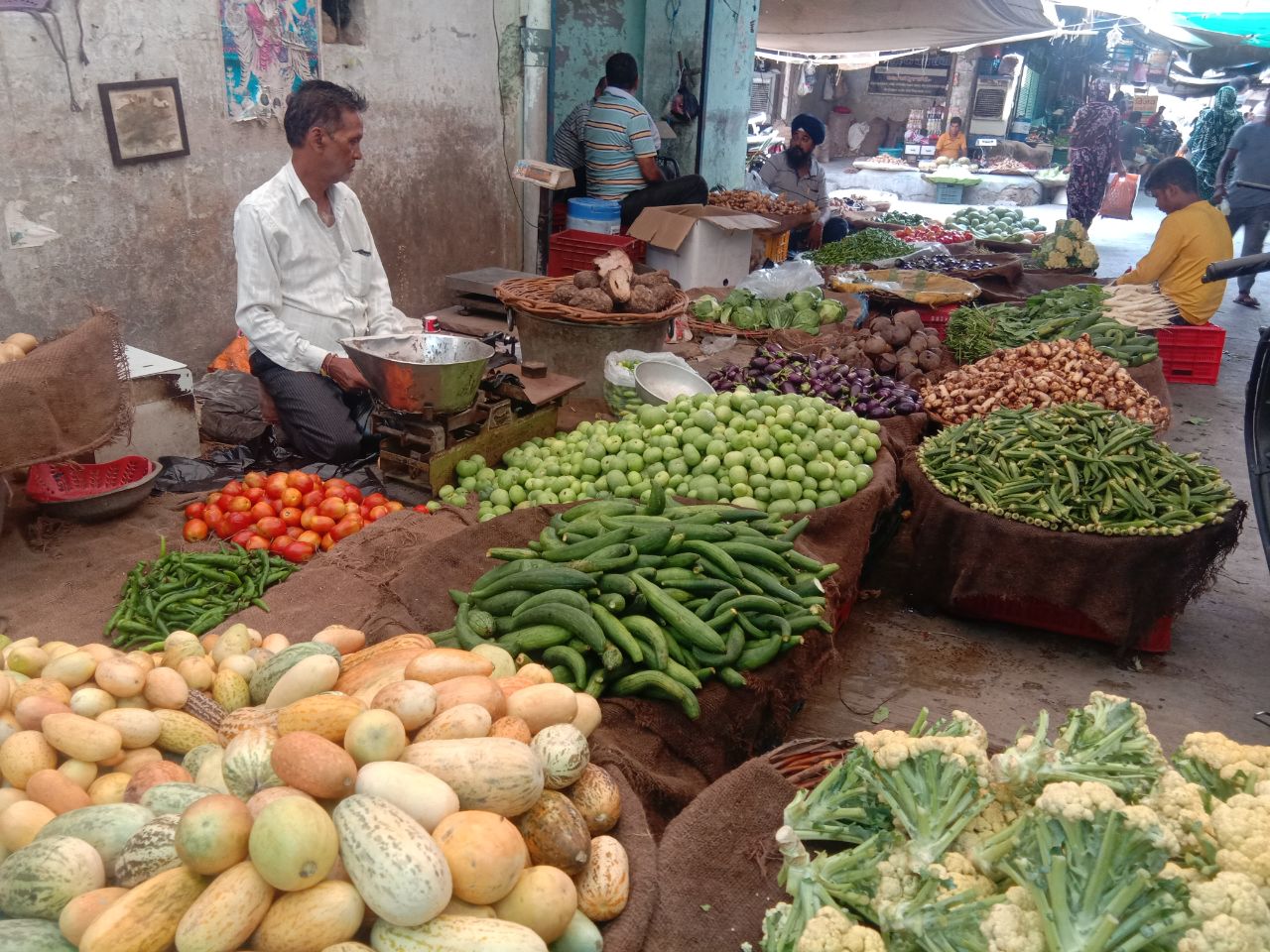 SriGanganagar शहनाई थमी तो स​ब्जियों के नखरे हुए दूर