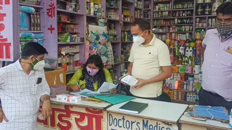 बदनाम...साहब पर बड़े अफसरों की मेहरबानी!