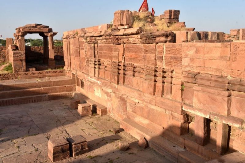 MANDOR FORT |:  गोद देने के बाद भी नही सुधरे मंडोर किले के हालात....जानें पूरी जानकारी