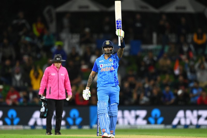 ind-vs-nz-2nd-t20i-suryakumar-yadav-broke-yuvraj-singhs-record-of-sixes-in-t20.jpg