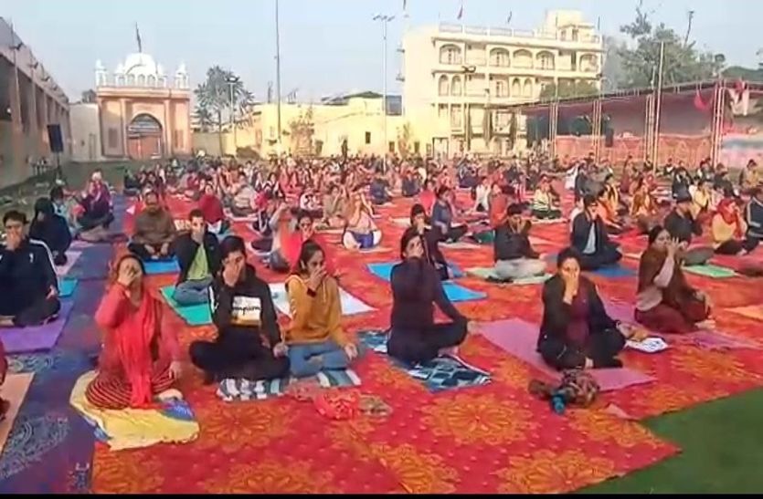 योगाभ्यास के साथ प्रणायाम व ध्यान योग शिविर का समापन