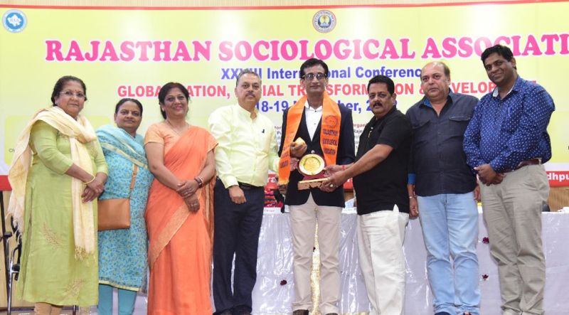 50 साल जोधपुर में समाज शास्त्र कॉन्फ्रैंस, डॉ खीची सम्मानित