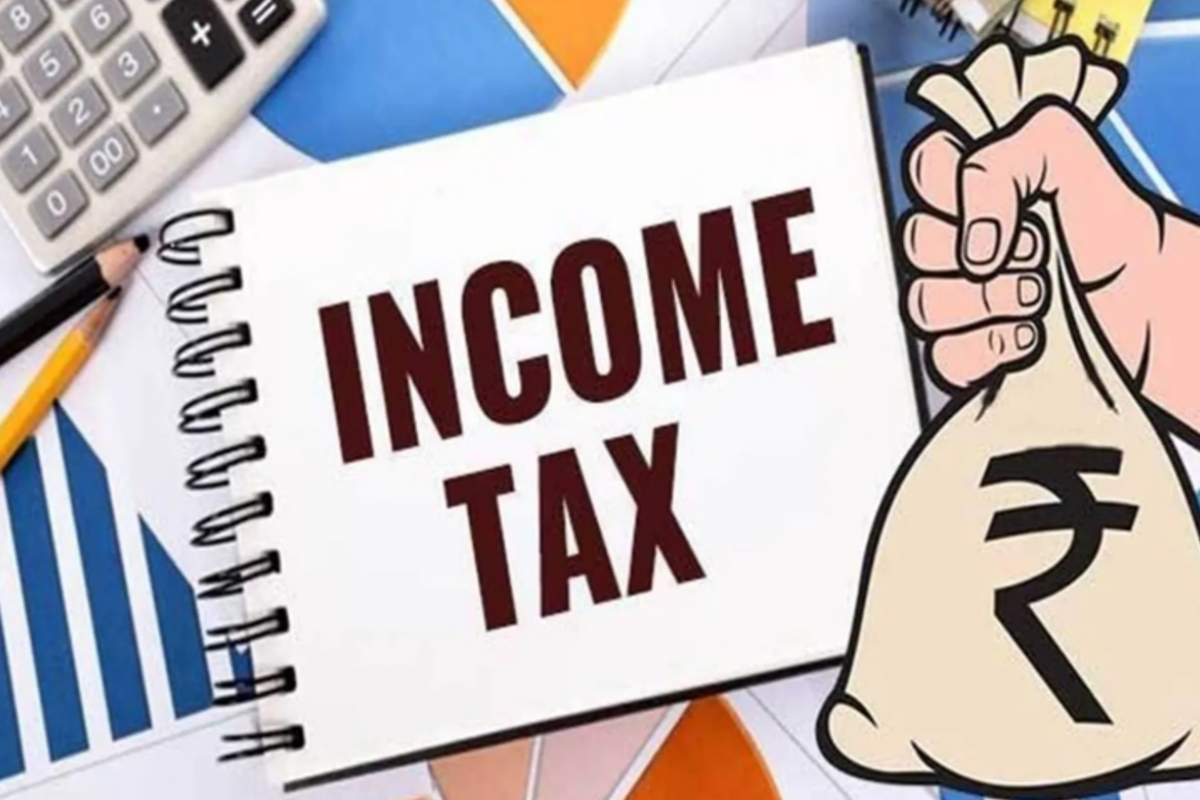 कोर्ट ने पूछा है कि 8 लाख से कम कमाने वालों से इनकम टैक्स क्यों वसूला जाए?
