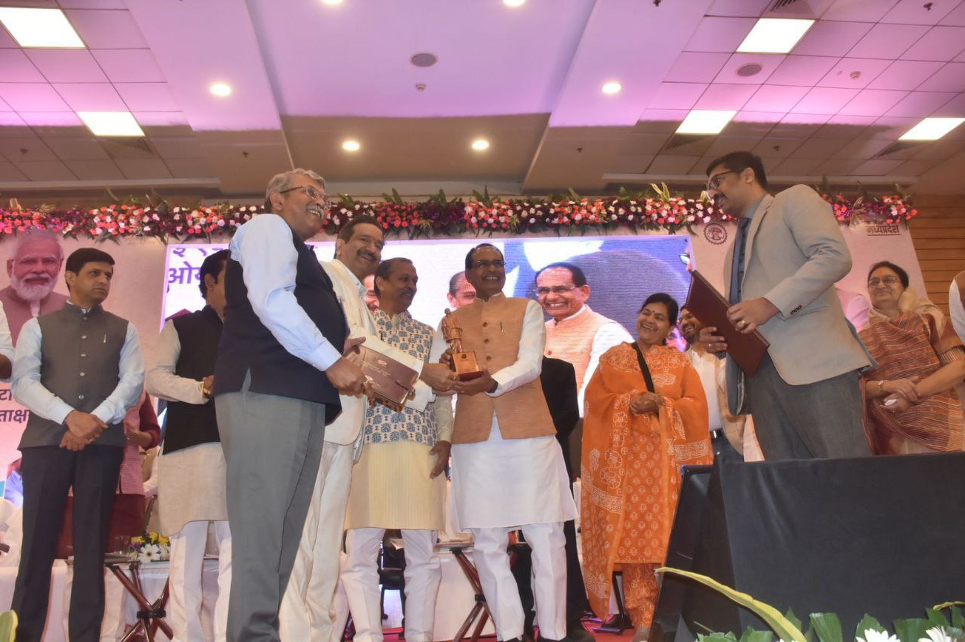 मुख्यमंत्री की बड़ी घोषणा- स्टार्टअप के लिए इंदौर में खुलेगा ऑफिस, सहायता के लिए ई-मेल और फोन नंबर भी जारी करें एमएसएमई