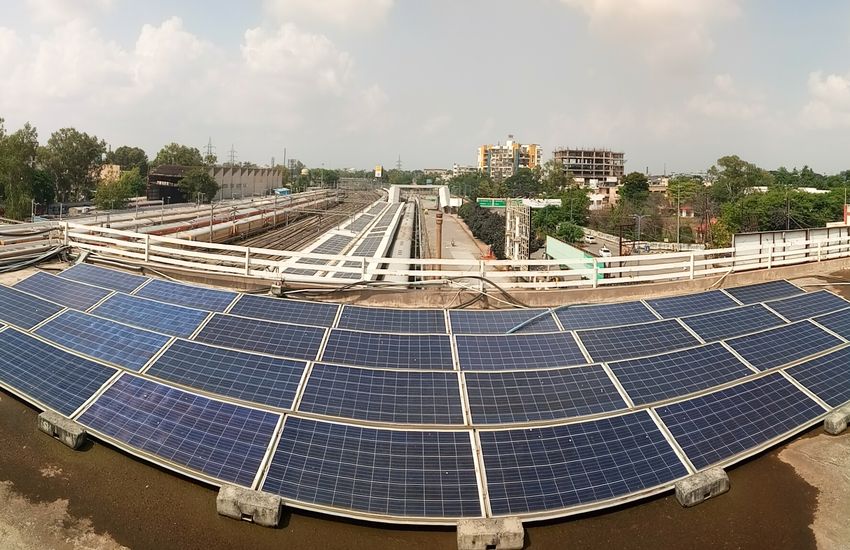 सौर ऊर्जा के फायदे जानकर रह जाएंगे हैरान, पैसे की बचत के साथ ये है लाभ