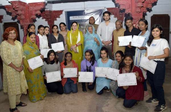 कोटा कलम चित्रकारी का समापन, प्रतिभागियों का किया सम्मान