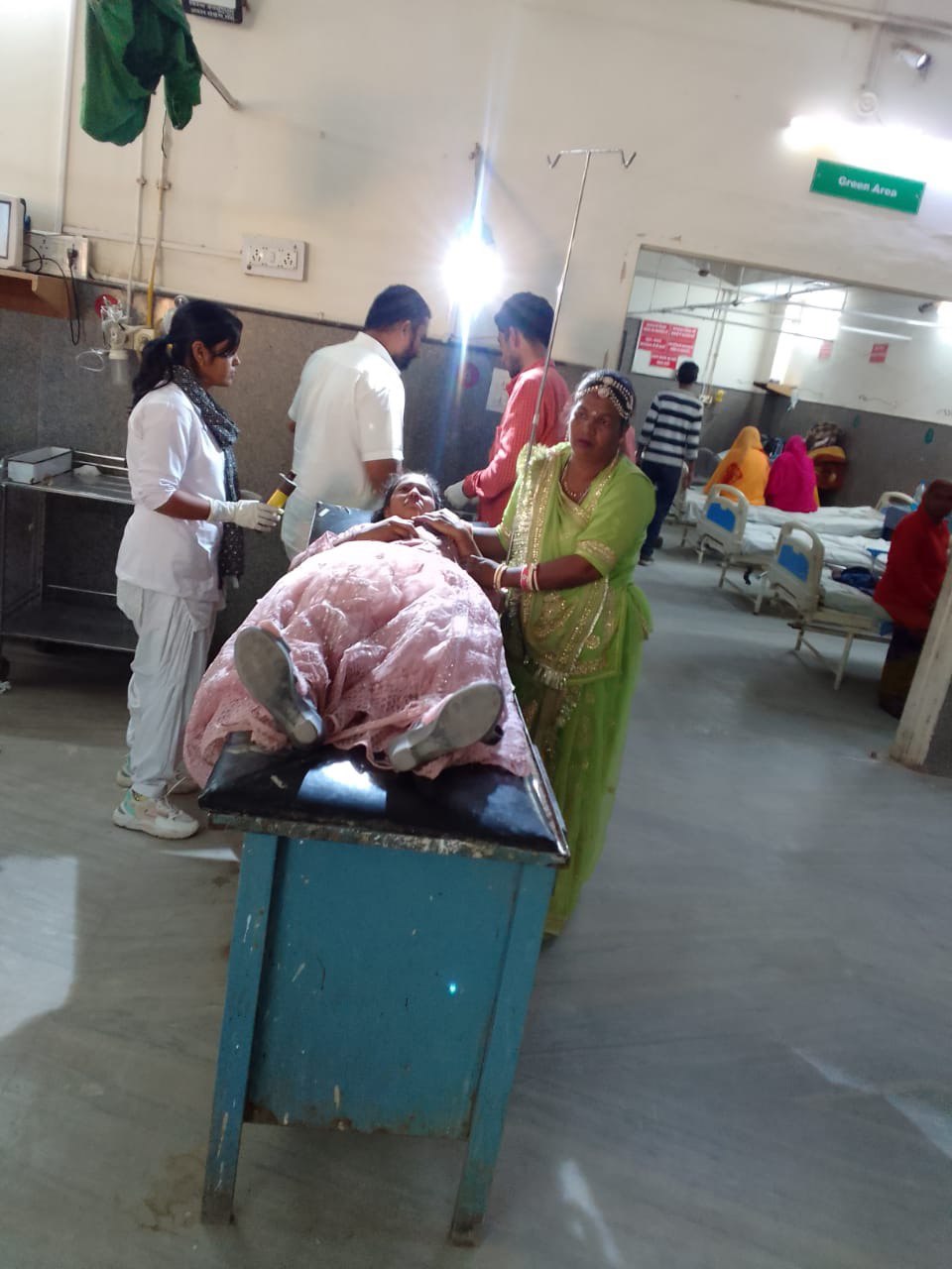 बारात पर जानलेवा हमला, दो घायल