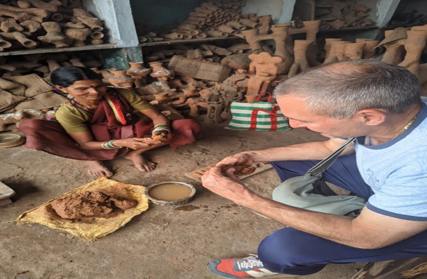 हस्तशिल्प व पर्यटन विदेशी पर्यटकों को कर रहा आकर्षित