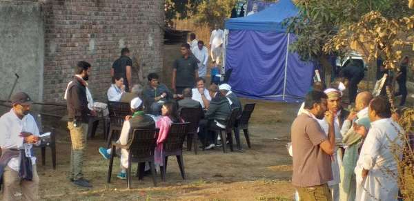 राहुल गांधी की यात्रा के दौरान खेत में गिरा पैरा मोटर, पुलिस ने लगाई रोक