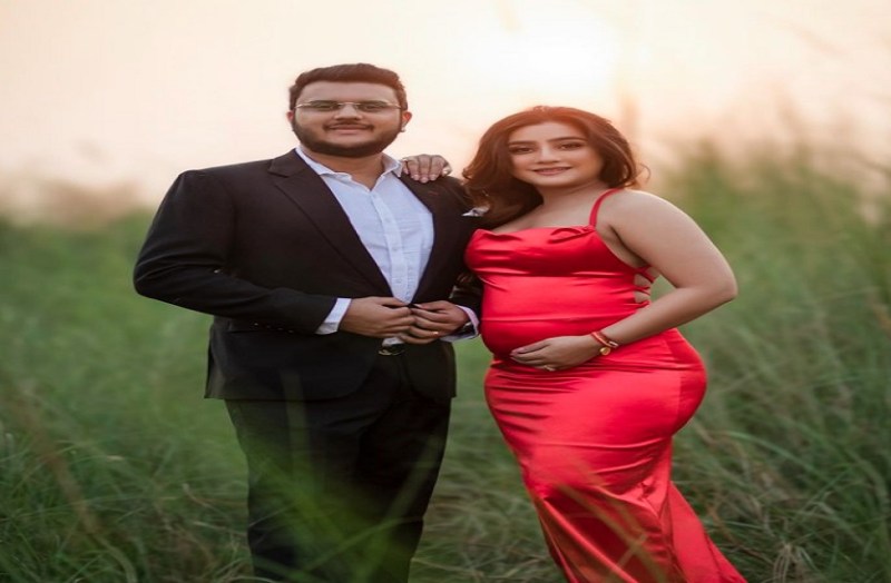 Good News: जल्द खुशखबरी देने वाली हैं 'गहना', फ्लॉन्ट किया बेबी बंप