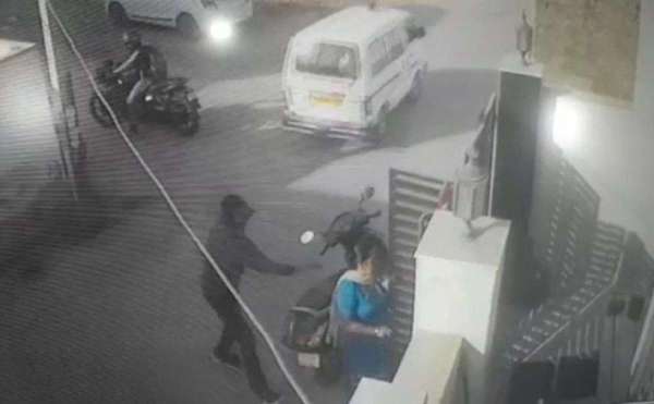 श्रीगंगानगर के बसंती चौक् क्षेत्र में चेन स्केचिंग की वारदात