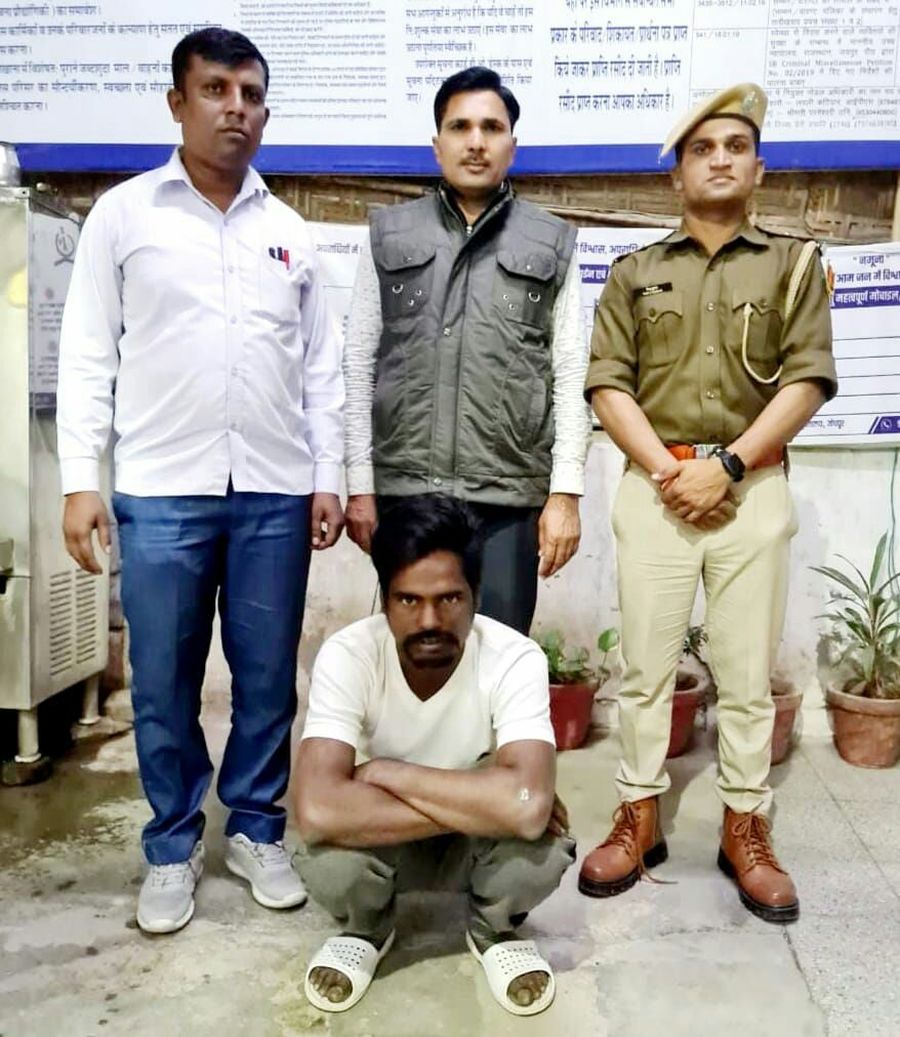 Theft : दिनदहाड़े आभूषण चुराए, गुजरात भागने से पहले पकड़ा