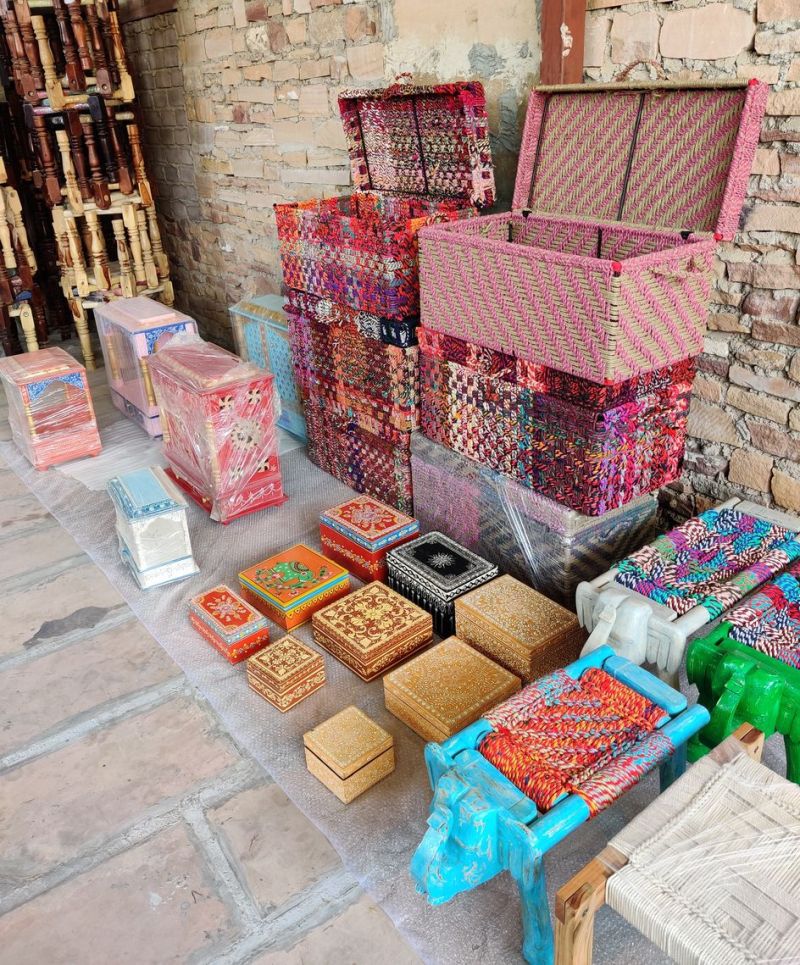 साड़ियों की बुनाई से बनाई रस्सी और अब उसके उत्पाद मचा रहे धूम