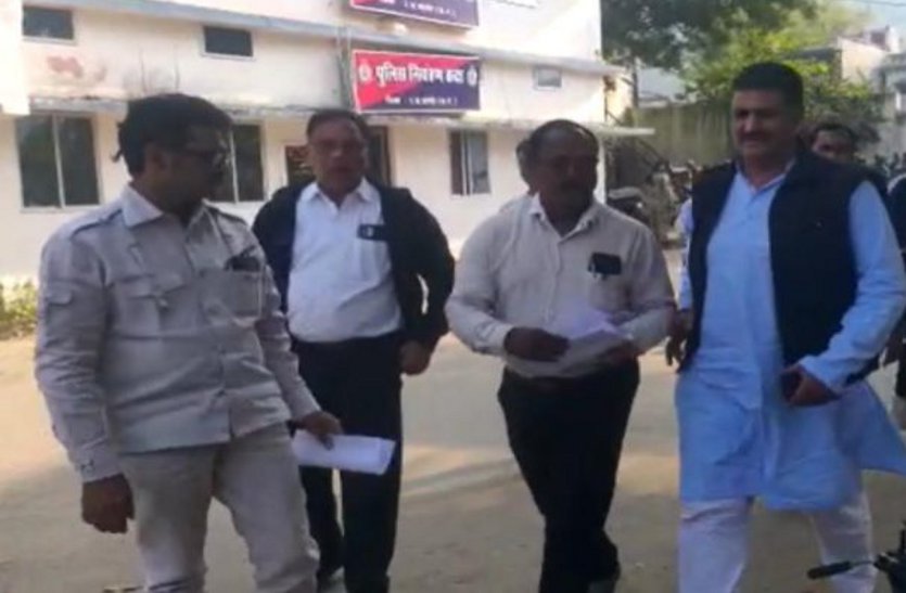 कोतवाली पहुंचे भाजपा विधायक और नेता, नेताम के मामले में झारखंड पुलिस से बंद कमरे में हो रही चर्चा