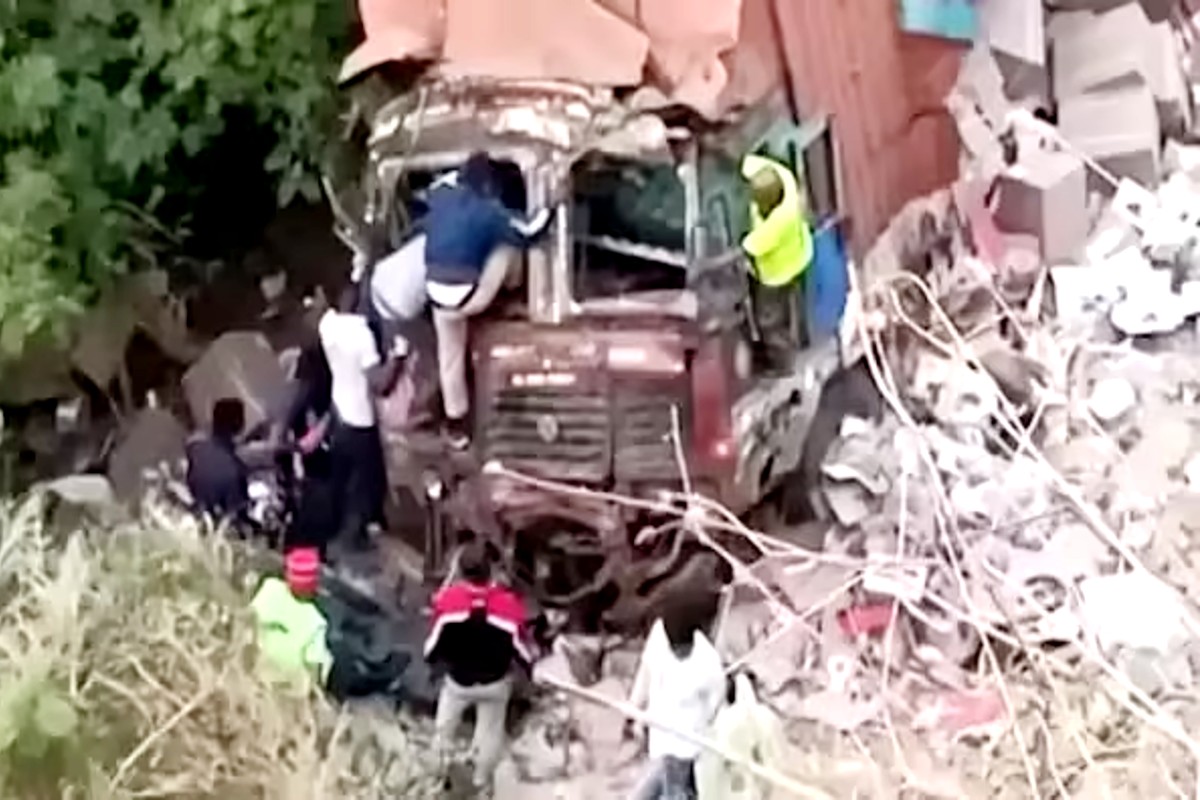 mumbai-pune_expressway_accident.jpg