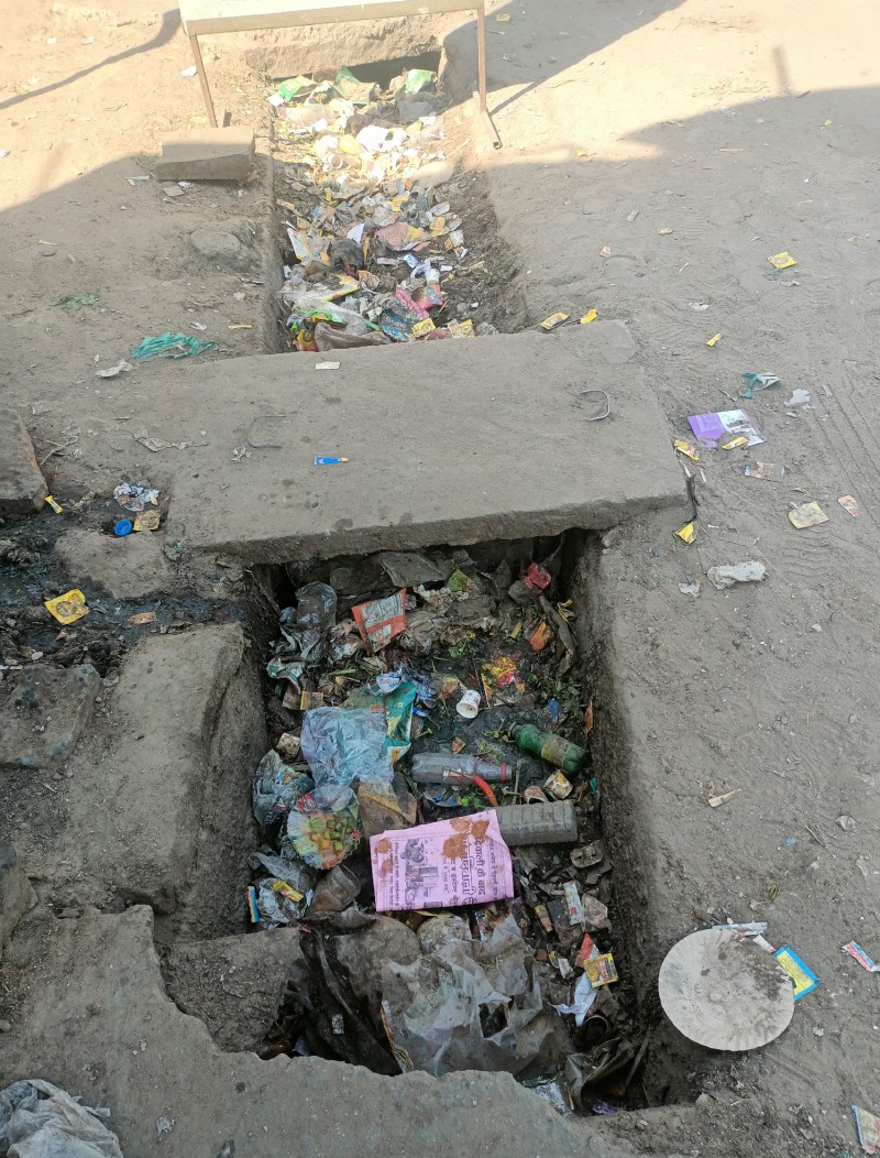 अवधि बढ़ाकर हो रही टोल वसूली, जर्जर सड़क की मरम्मत तक नहीं