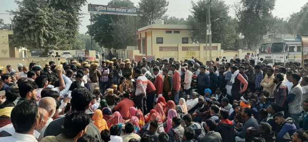 Outrage against the police in Lalgarh, police guarded the closed marke