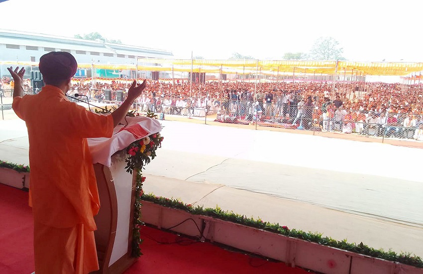 Gujarat election 2022: ‘गांधी’ के कांग्रेस विसर्जन के सपने को पूरा करने का समय आ गया: योगी