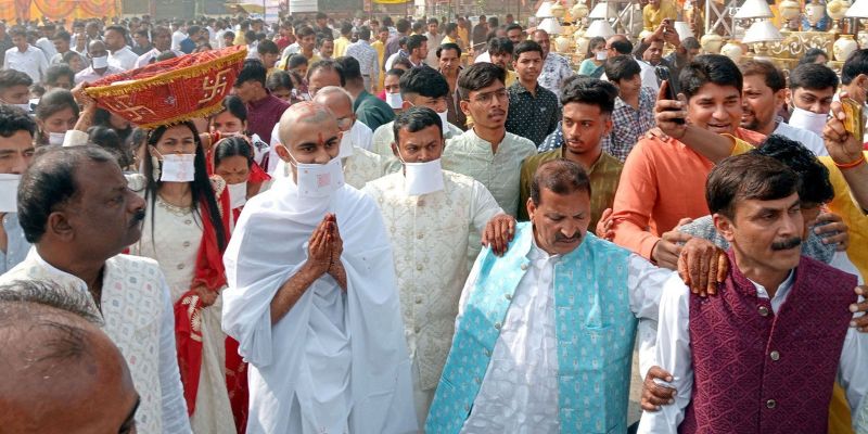 16 साल की उम्र में संयम की राह पकड़ी, दीक्षा के बाद नाम अचलमुनि