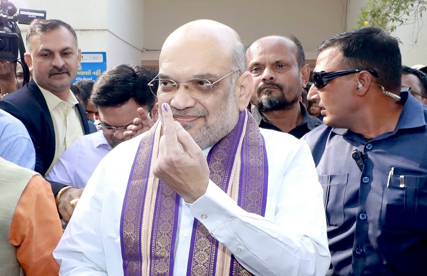 Gujarat election 2022: अहमदाबाद में गृहमंत्री शाह, सीएम पटेल, उ.प्र.की राज्यपाल आनंदीबेन पटेल ने भी किया मतदान