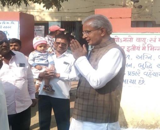 Video... Gujarat election 2022 : कांग्रेस के वरिष्ठ नेताओं ने किया मतदान